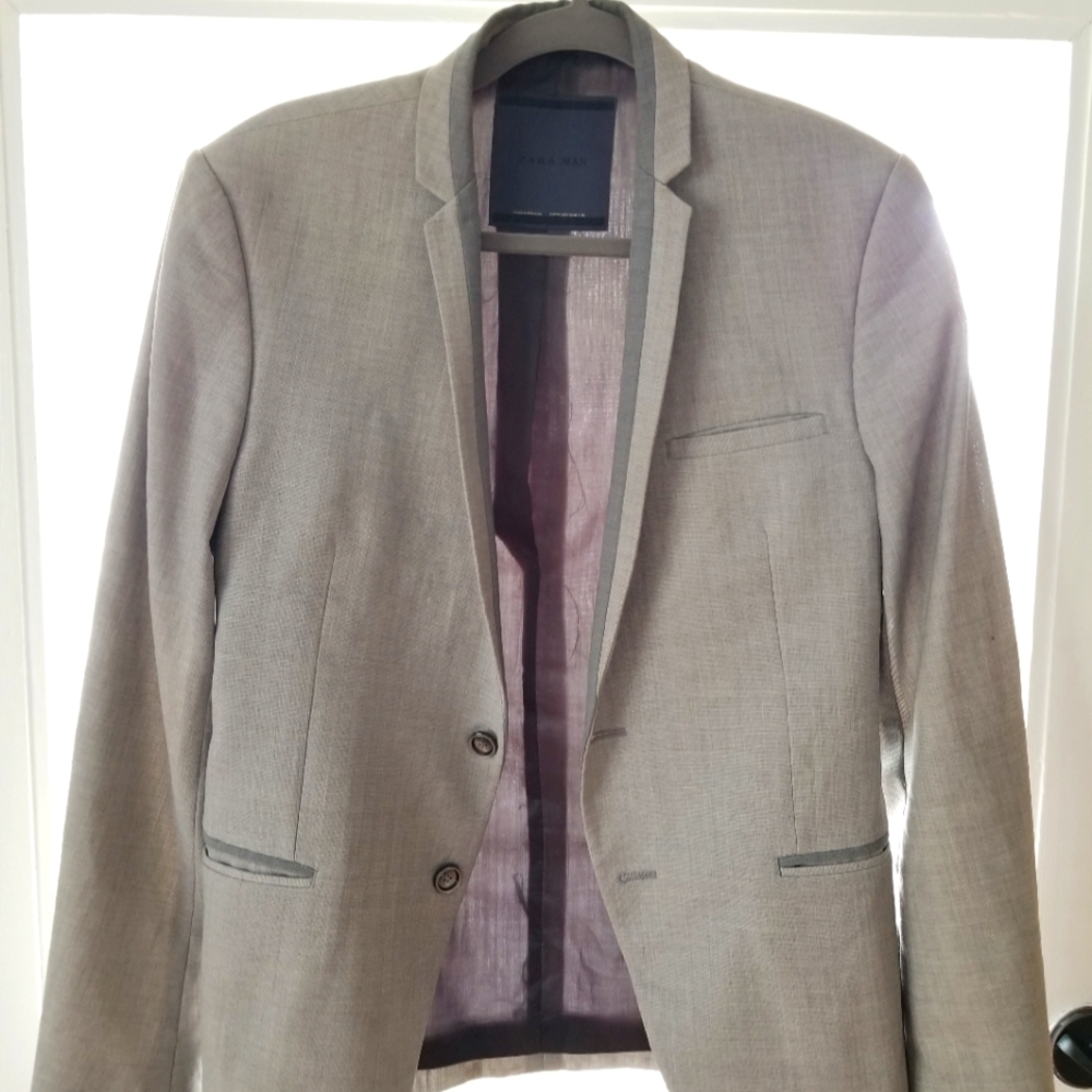 Modern two toned double vented dress blazer, tuxedo lapel, 3 pockets.